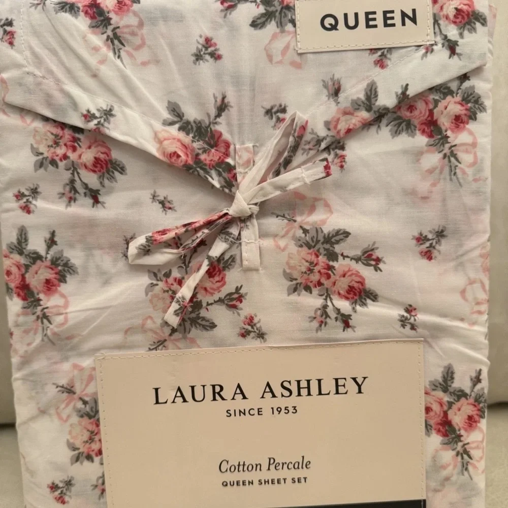 Laura Ashley ~ Queen Ribbon Bouquet Red Sheet Set ~ 100% Cotton Percale - Picture 1 of 6